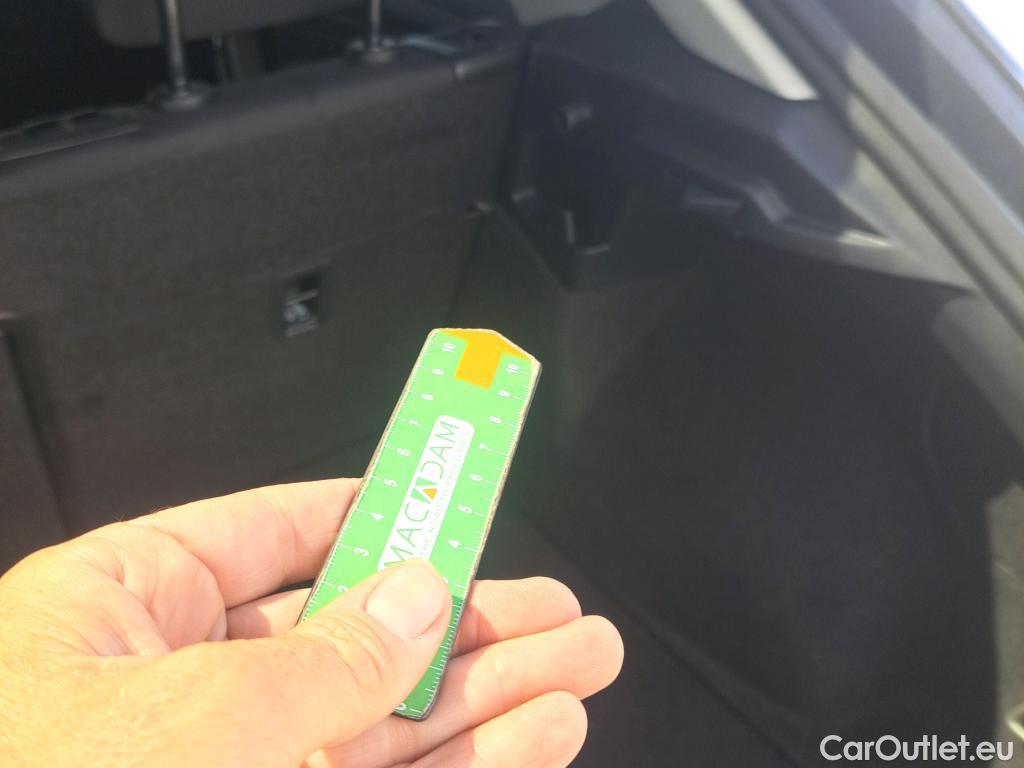  Volkswagen  T-ROC VOLKSWAGEN  / 2017 / 5P / todoterreno Advance R-Line 1.5 TSI 110kW (150CV) DSG #2