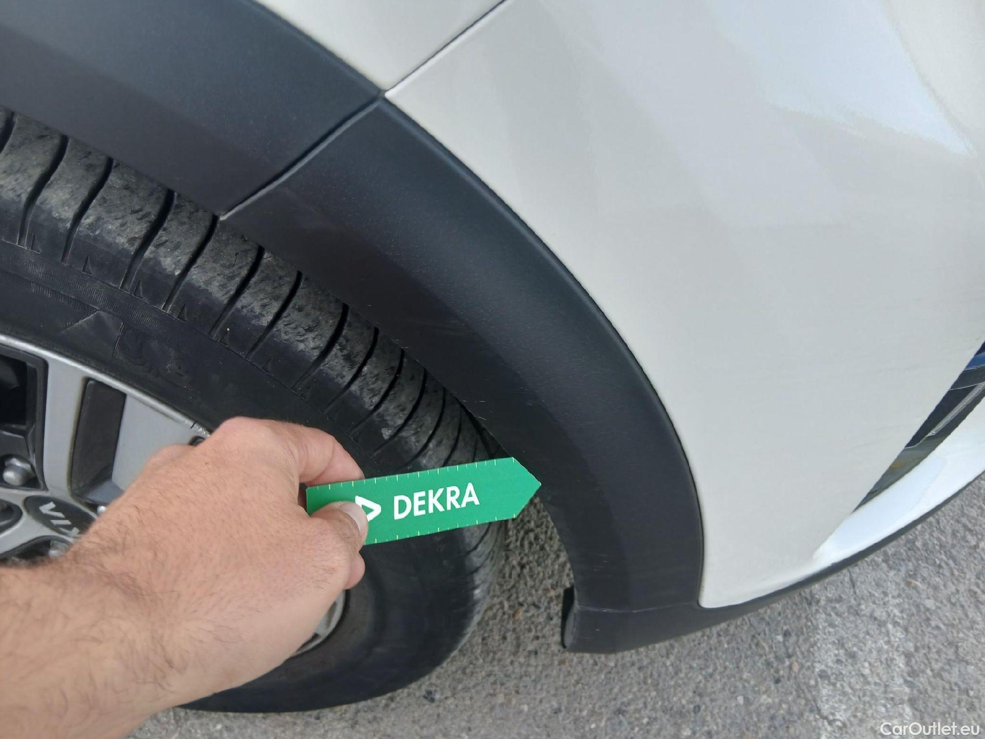  KIA  Niro KIA  / 2019 / 5P / crossover 1.6 GDi HEV 104kW (141CV) Drive #25