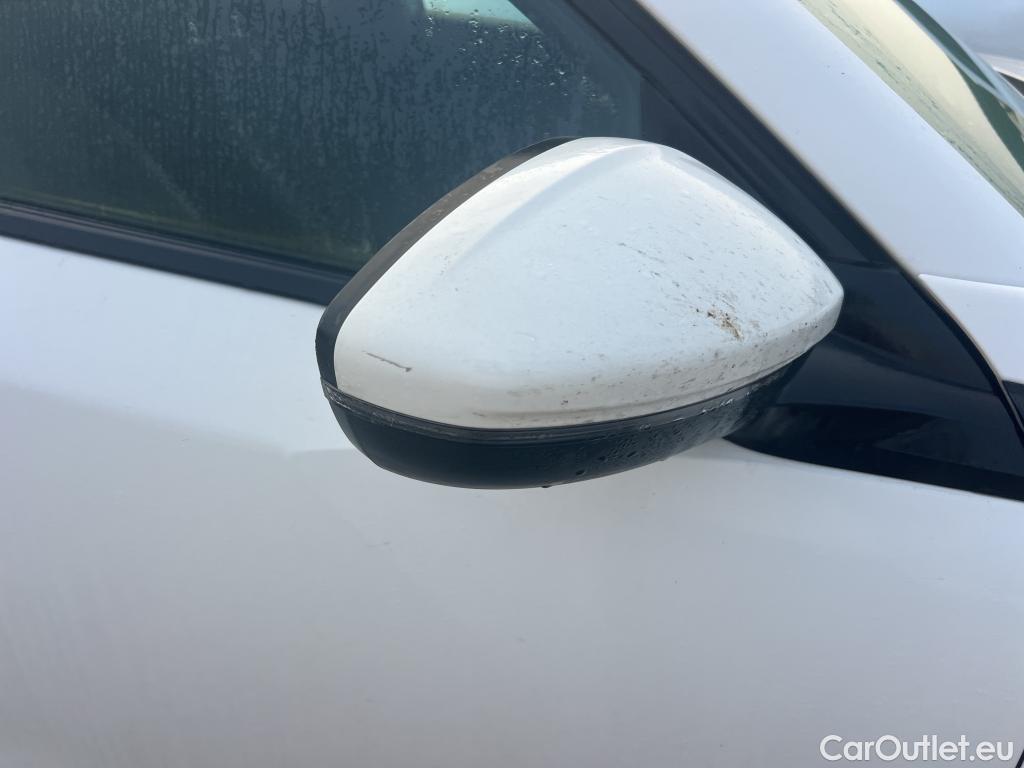  Peugeot  2008 PEUGEOT  / 2019 / 5P / todoterreno Allure Pack BlueHDI 81kW (110CV) (AC) #17