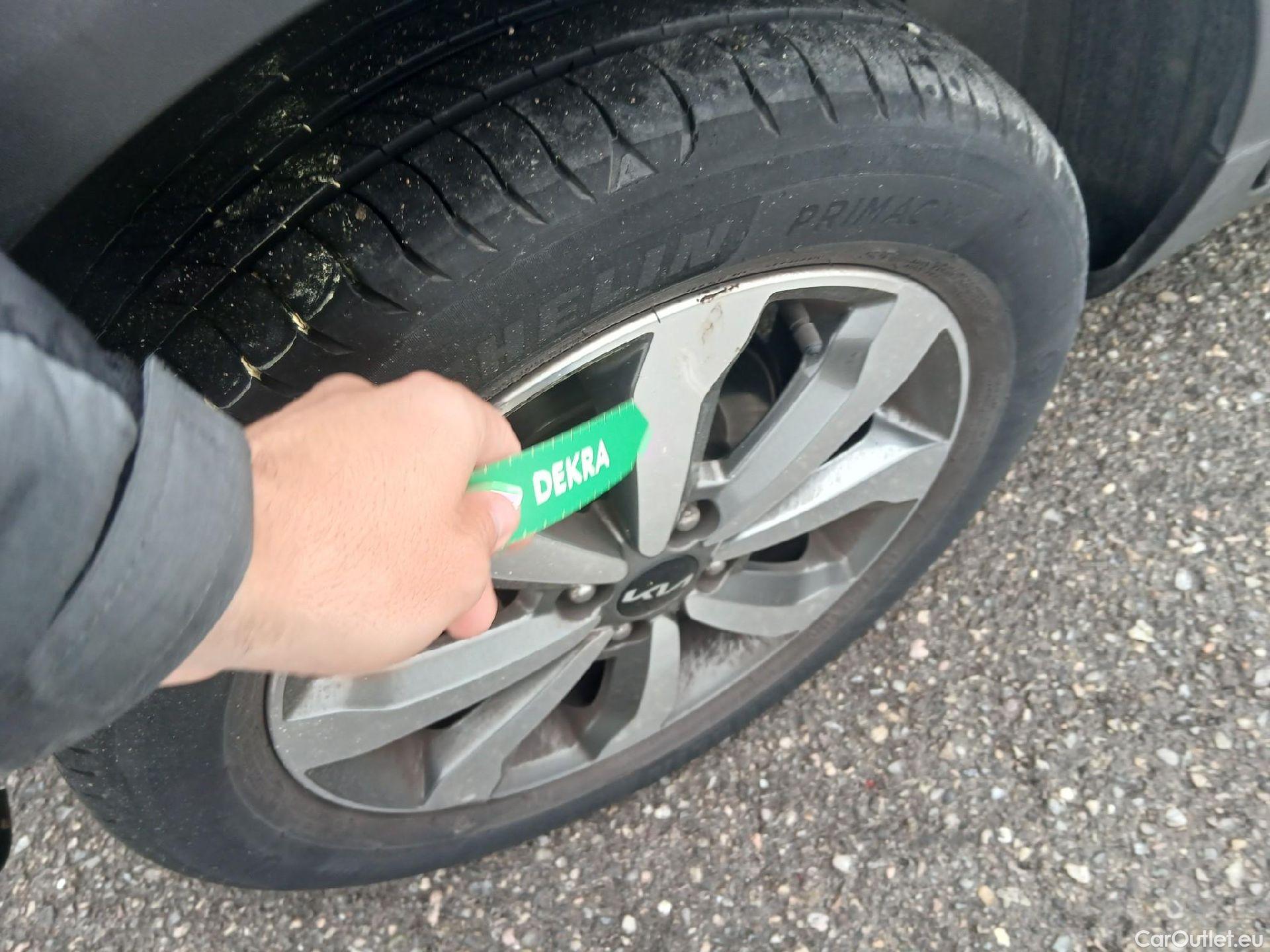  KIA  STONIC KIA  / 2017 / 5P / todoterreno 1.0 T-GDi 74kW (100CV) MHEV iMT Drive #11