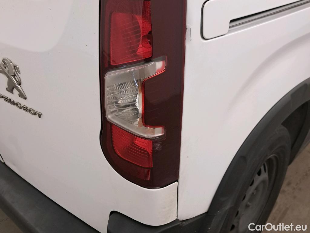  Peugeot  RIFTER PEUGEOT  / 2018 / 5P / monovolumen compacto Active Pack Standard BlueHDi 73kW #18