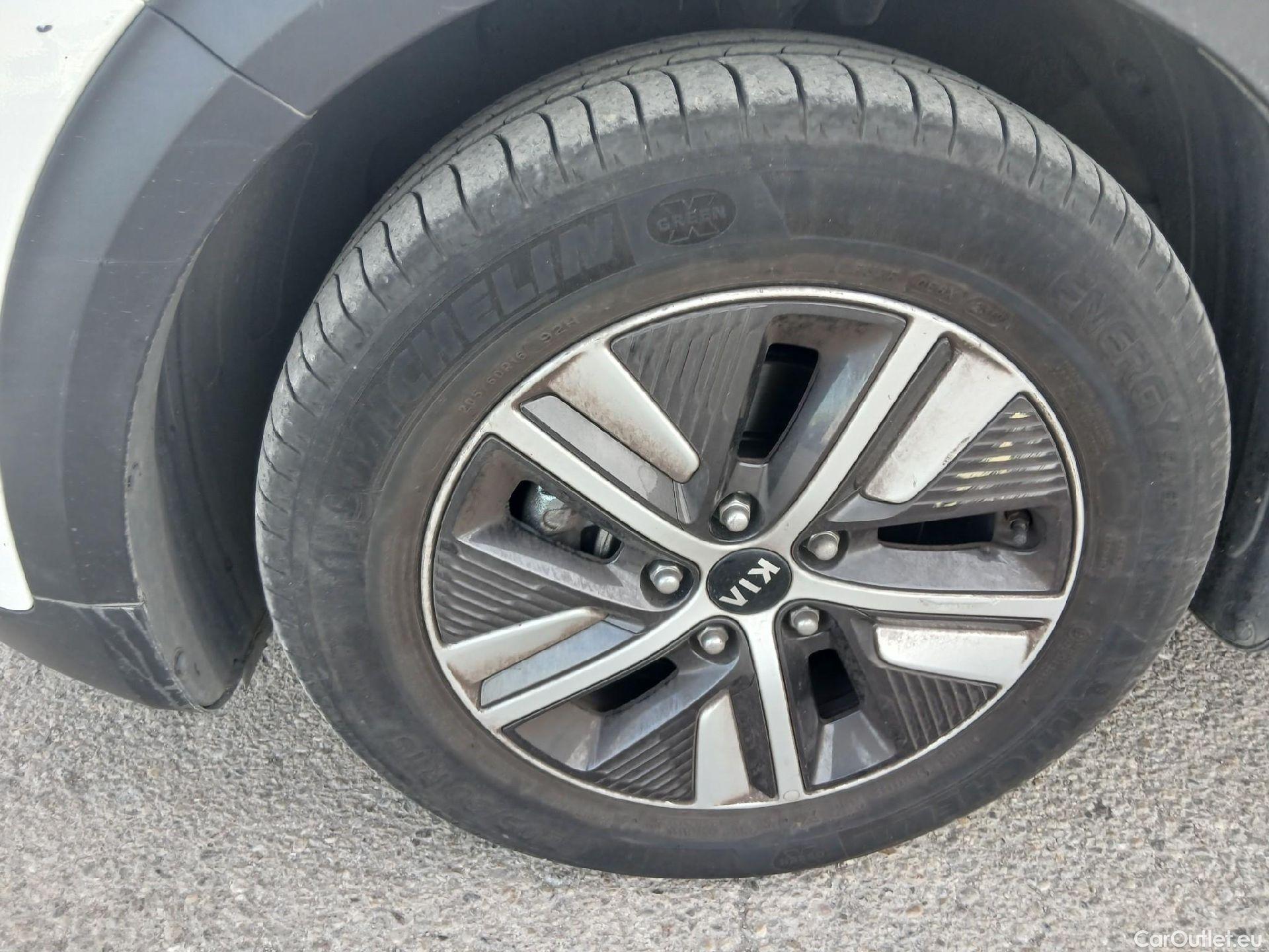  KIA  Niro KIA  / 2019 / 5P / crossover 1.6 GDi HEV 104kW (141CV) Drive #8