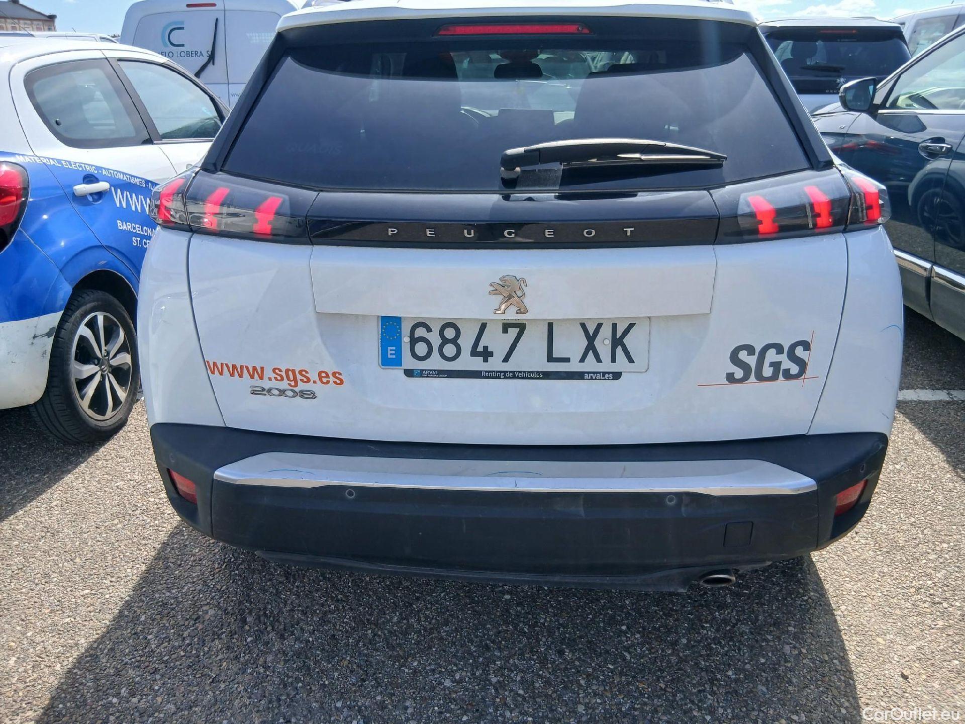  Peugeot  2008 PEUGEOT  / 2019 / 5P / todoterreno Allure BlueHDI 81kW (110CV) #19