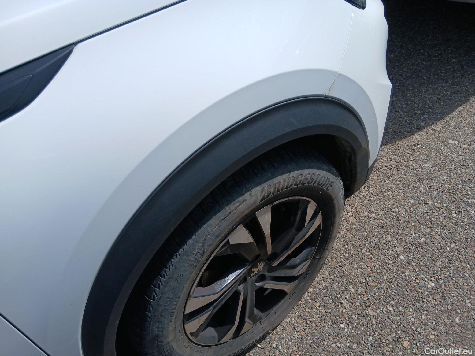  Peugeot  2008 PEUGEOT  / 2019 / 5P / todoterreno Allure BlueHDI 81kW (110CV) #16