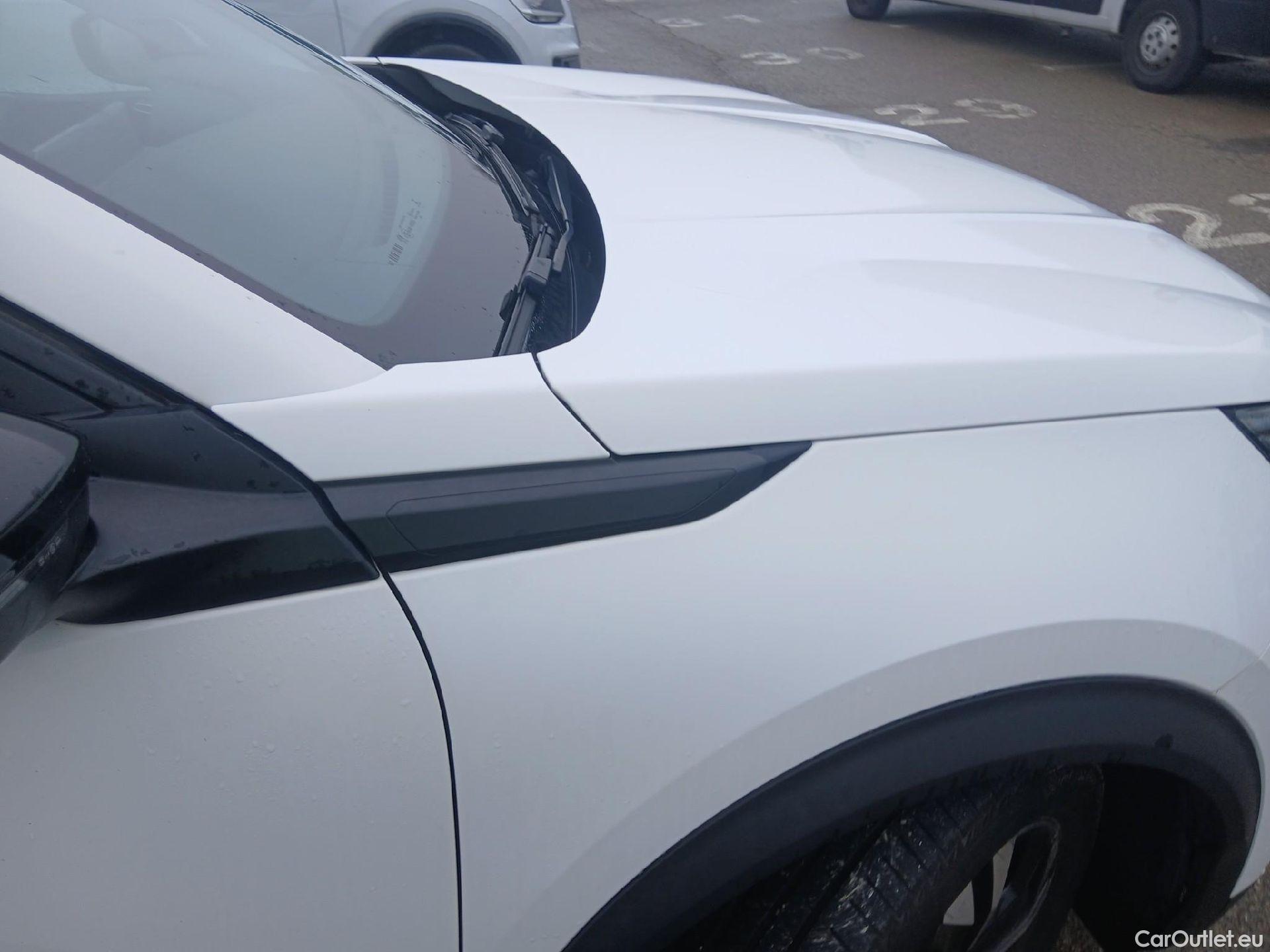  Peugeot  2008 PEUGEOT  / 2019 / 5P / todoterreno Allure BlueHDI 81kW (110CV) #26