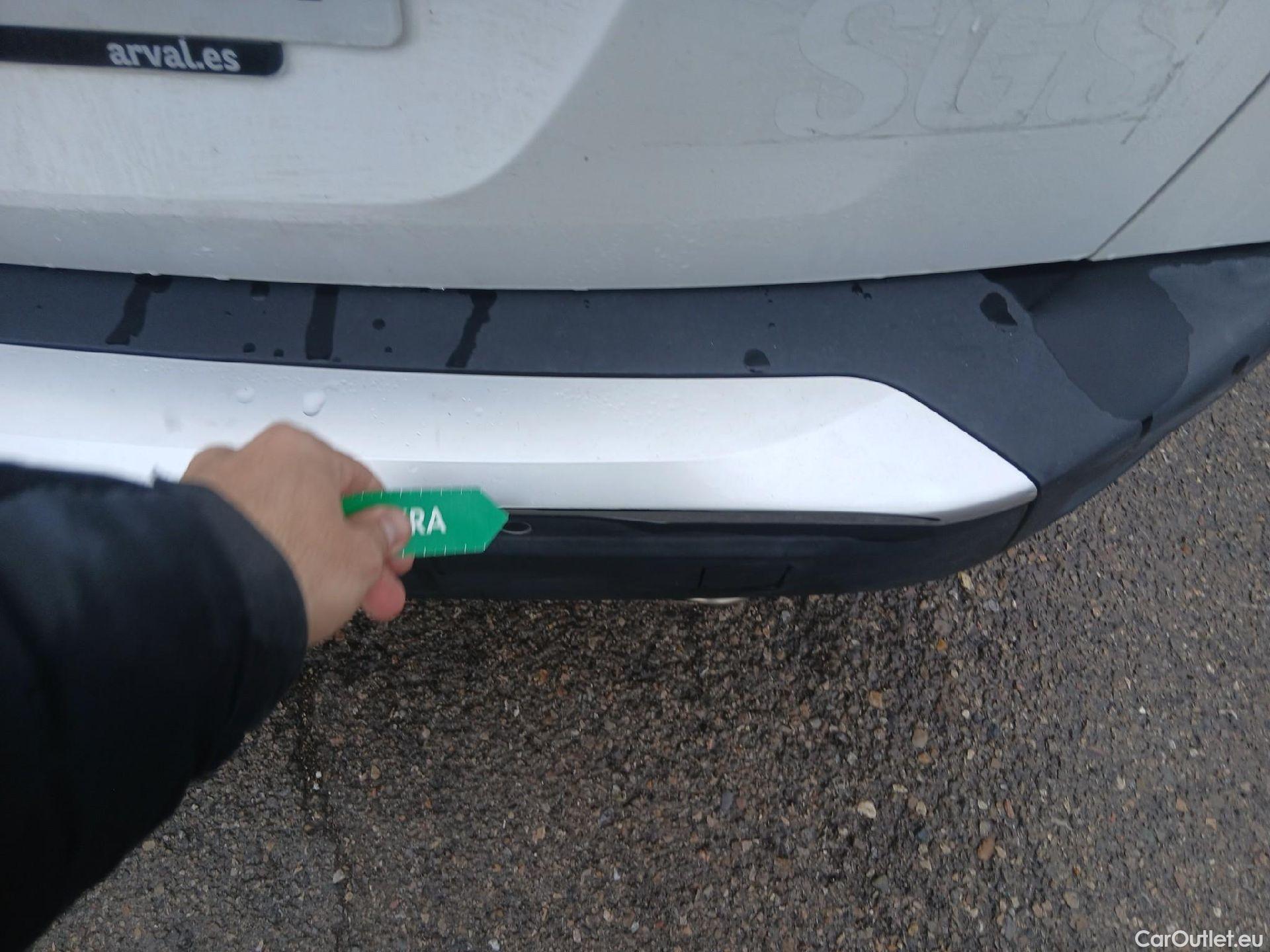  Peugeot  2008 PEUGEOT  / 2019 / 5P / todoterreno Allure BlueHDI 81kW (110CV) #28