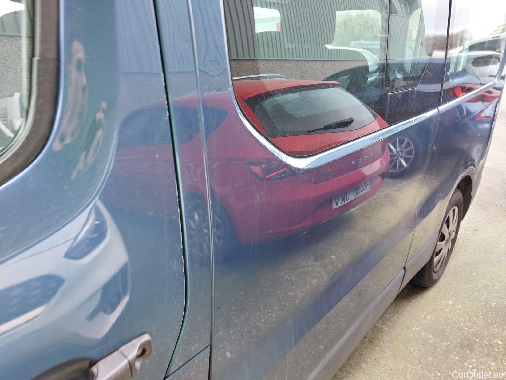  Opel  Vivaro OPEL  / 2014 / 4P / combi 1.6CDTI S/S 92kW (125CV) L2 2.9t Combi-9 **RL 20/04/26 VEHICULO SIN LLAVES** #8