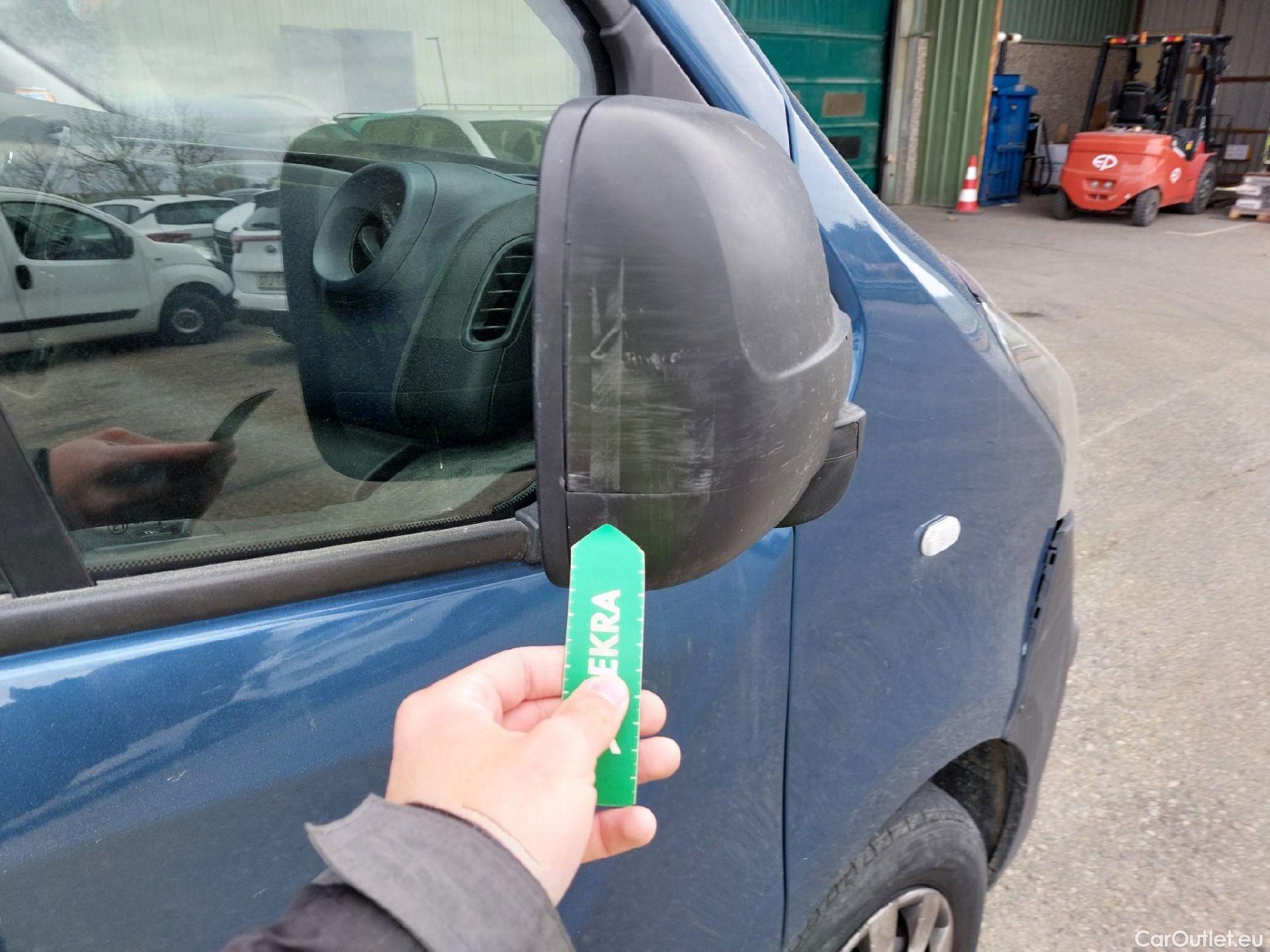  Opel  Vivaro OPEL  / 2014 / 4P / combi 1.6CDTI S/S 92kW (125CV) L2 2.9t Combi-9 **RL 20/04/26 VEHICULO SIN LLAVES** #22