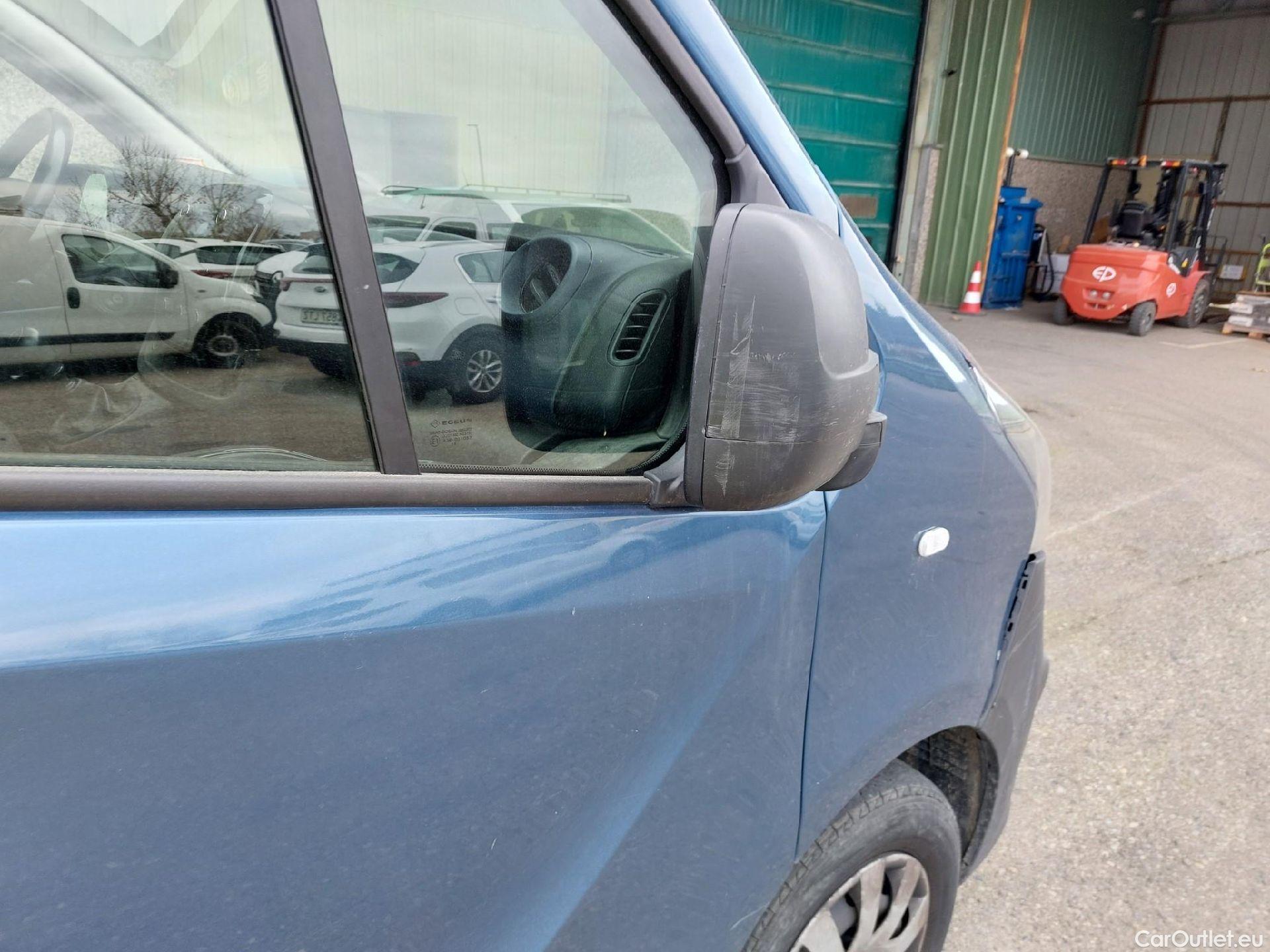  Opel  Vivaro OPEL  / 2014 / 4P / combi 1.6CDTI S/S 92kW (125CV) L2 2.9t Combi-9 **RL 20/04/26 VEHICULO SIN LLAVES** #23