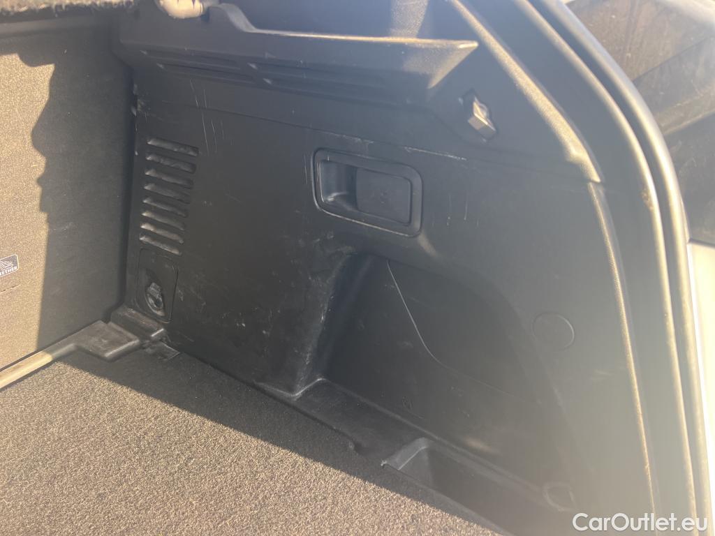  Peugeot  3008 PEUGEOT  / 2020 / 5P / todoterreno 1.5 BlueHDi 96kW S&S Allure Pack EAT8 #17