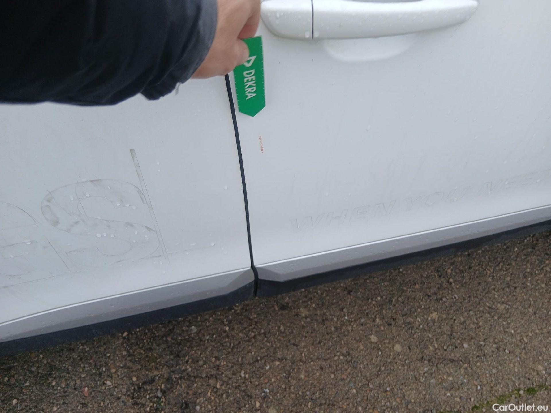  Peugeot  2008 PEUGEOT  / 2019 / 5P / todoterreno Allure BlueHDI 81kW (110CV) #24