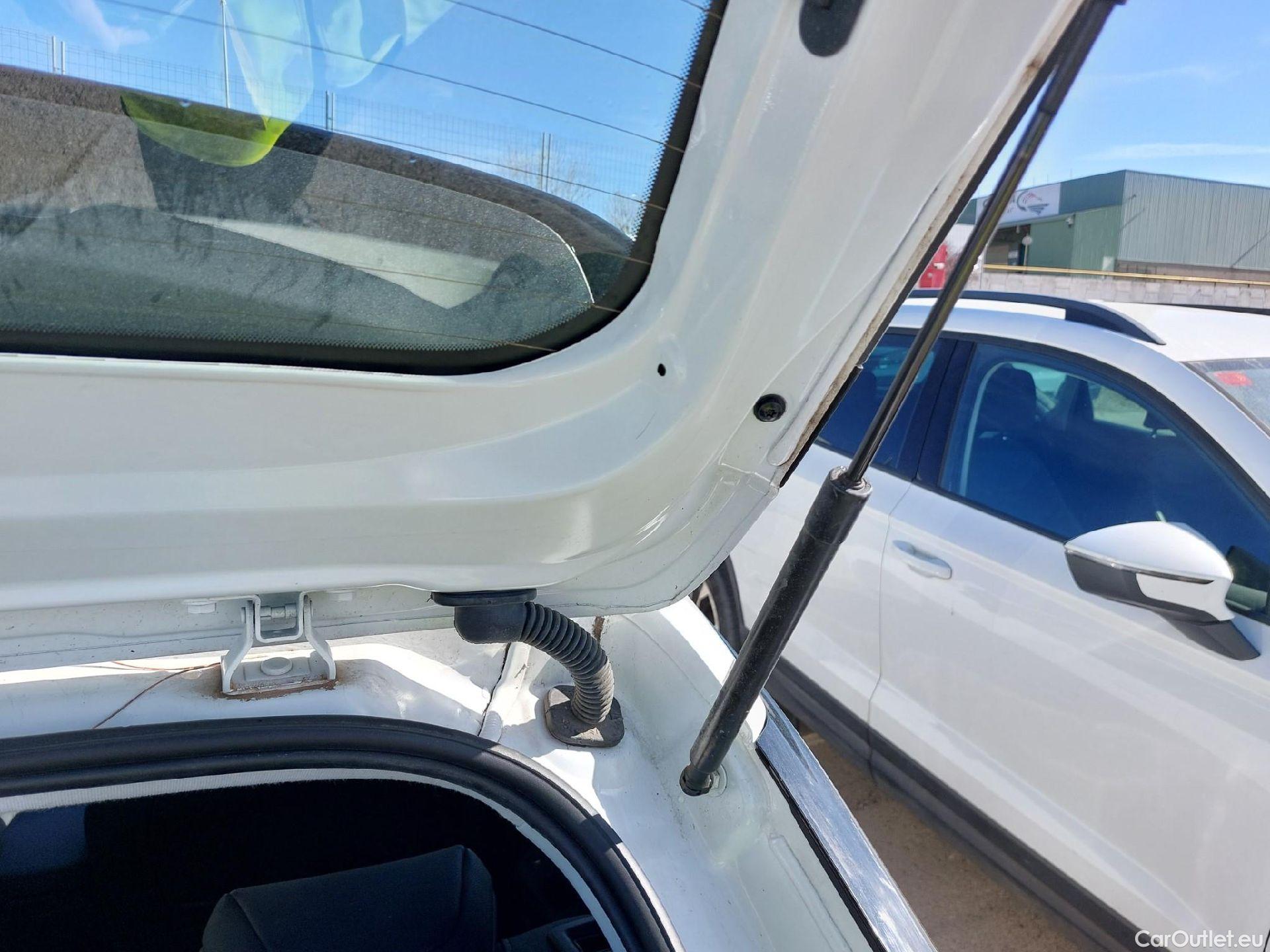  Opel  Corsa OPEL  1.2T XHL 74kW (100CV) Elegance #1