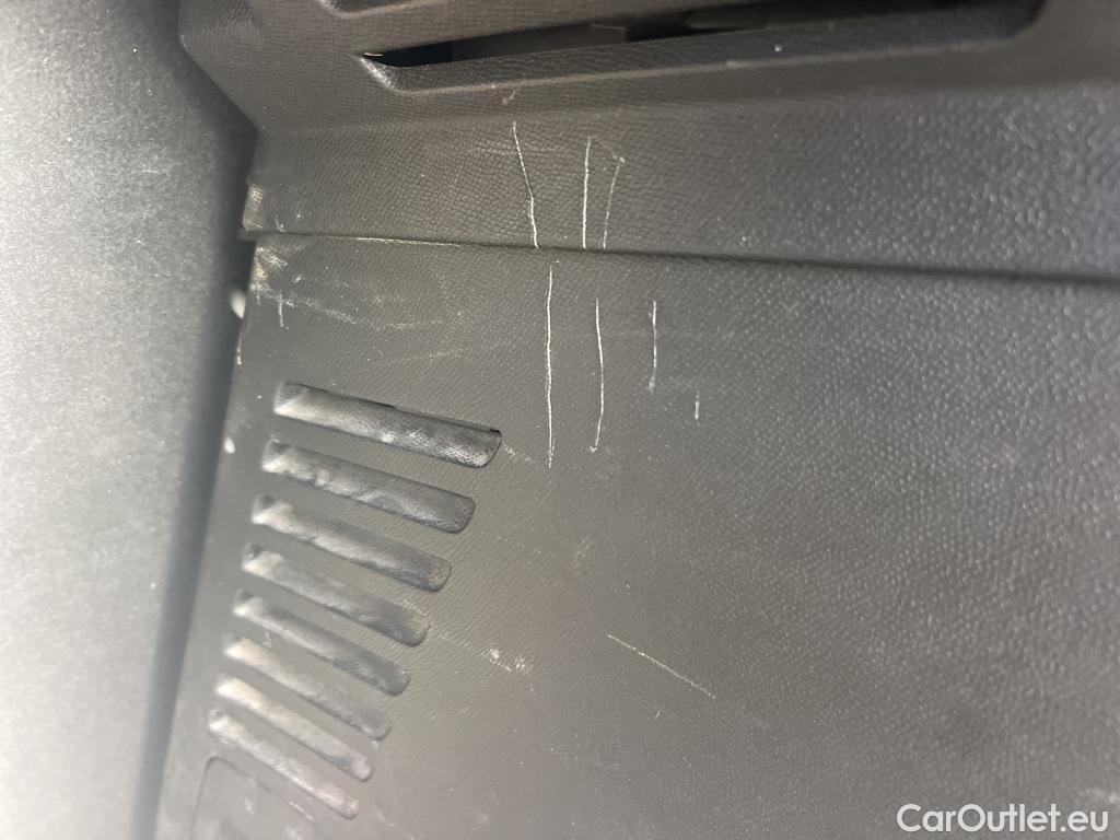  Peugeot  3008 PEUGEOT  / 2020 / 5P / todoterreno 1.5 BlueHDi 96kW S&S Allure Pack EAT8 #18