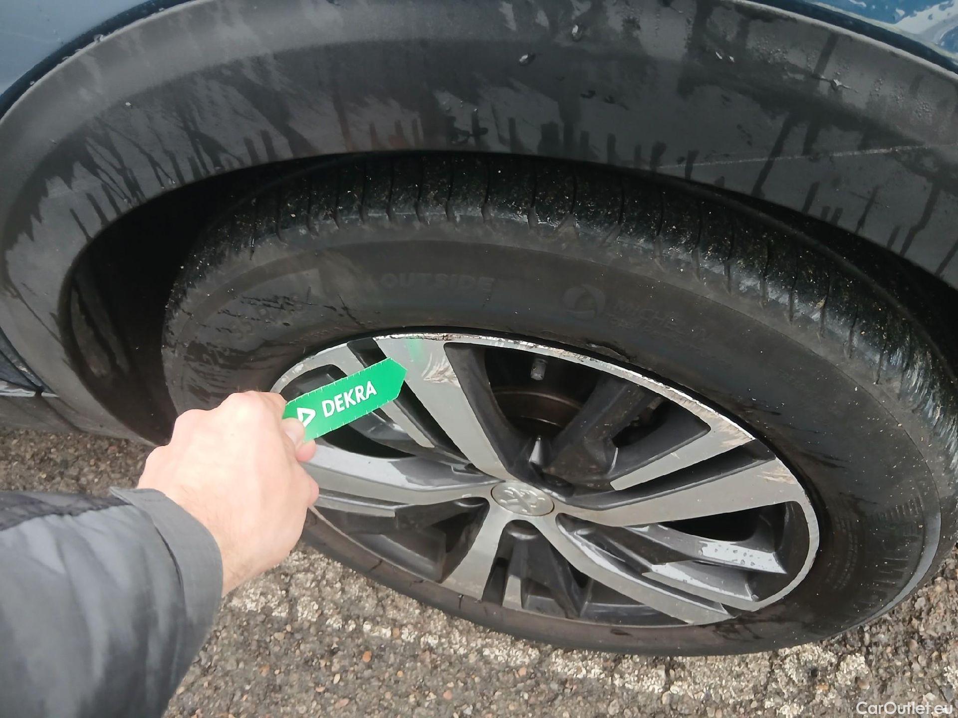  Peugeot  3008 PEUGEOT  / 2020 / 5P / todoterreno 1.5 BlueHDi 96kW (130CV) S&S Allure #21