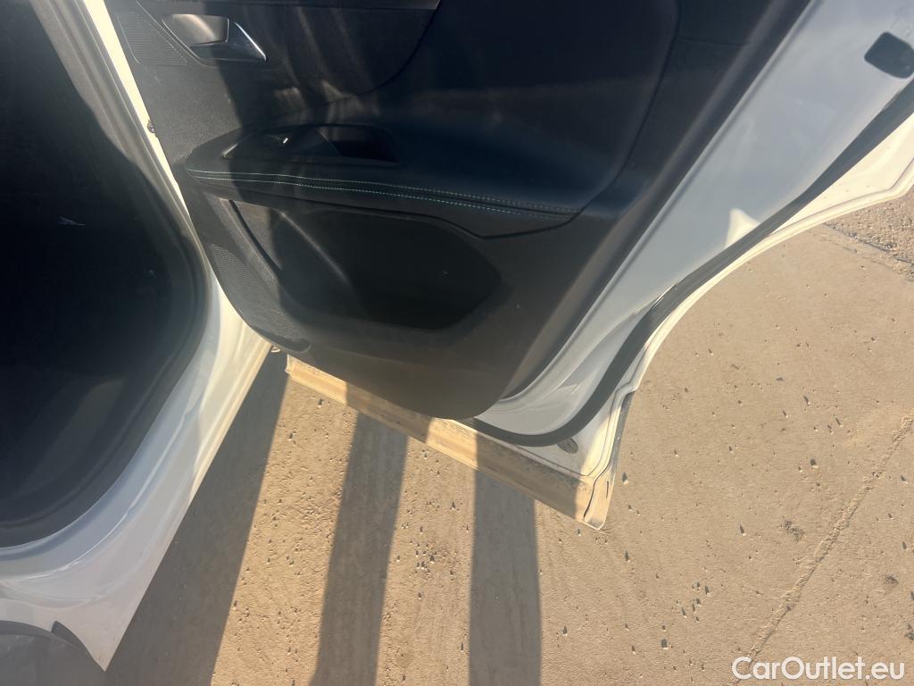  Peugeot  3008 PEUGEOT  / 2020 / 5P / todoterreno 1.5 BlueHDi 96kW S&S Allure Pack EAT8 #19
