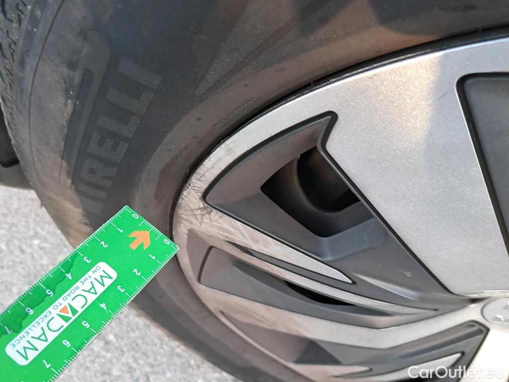  Peugeot  2008 PEUGEOT  / 2019 / 5P / todoterreno Active BlueHDI 81kW (110CV) #26