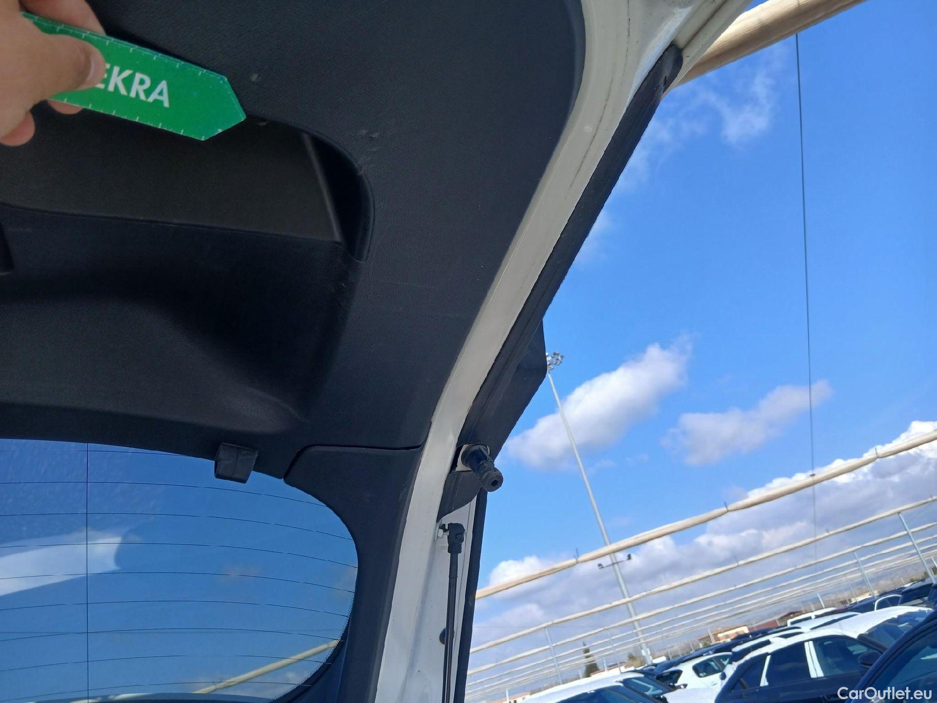  Peugeot  2008 PEUGEOT  / 2019 / 5P / todoterreno Allure BlueHDI 81kW (110CV) #10