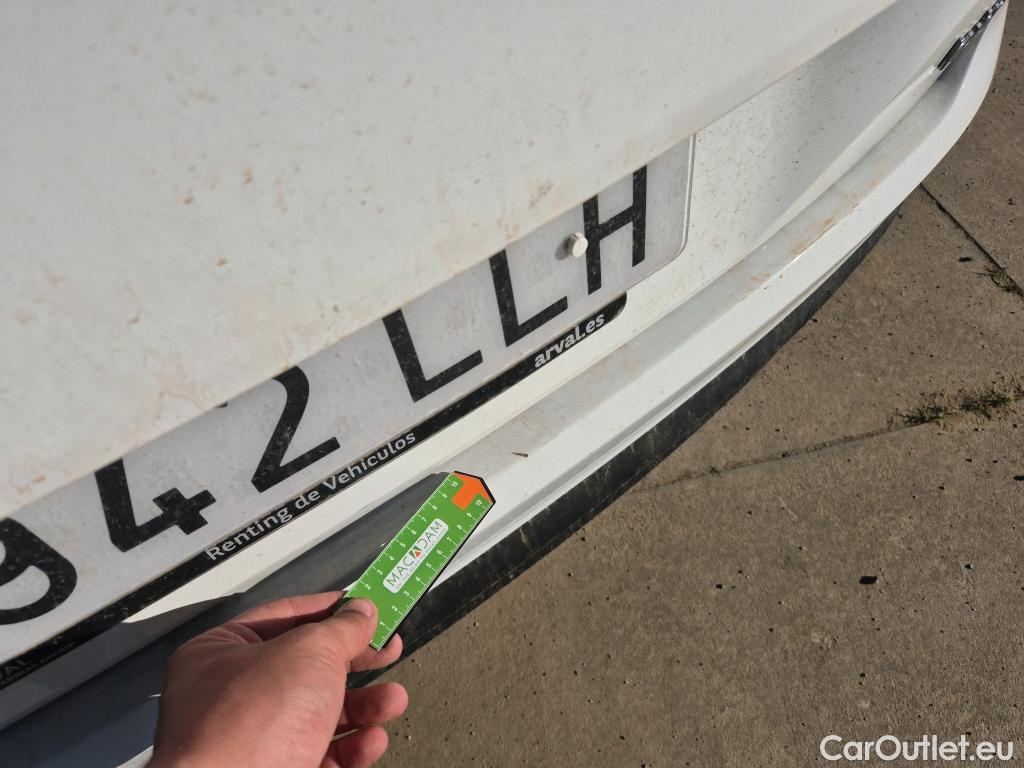  Hyundai  Tucson HYUNDAI  / 2018 / 5P / todoterreno 1.6 CRDI 85kW (116CV) 48V SLE 4X2(SP)(SL) #16