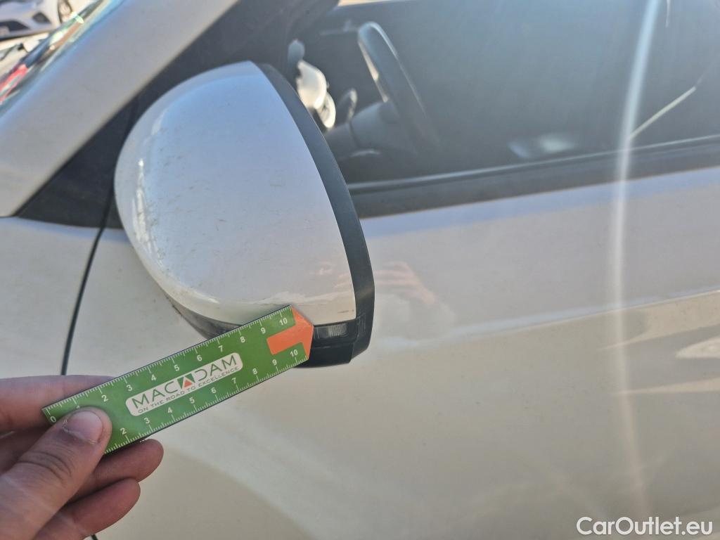  Hyundai  Tucson HYUNDAI  / 2018 / 5P / todoterreno 1.6 CRDI 85kW (116CV) 48V SLE 4X2(SP)(SL) #14