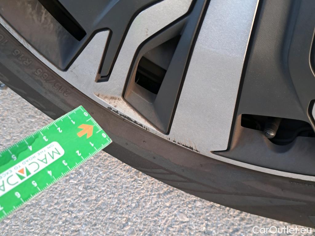  Peugeot  2008 PEUGEOT  / 2019 / 5P / todoterreno Active BlueHDI 81kW (110CV) #28