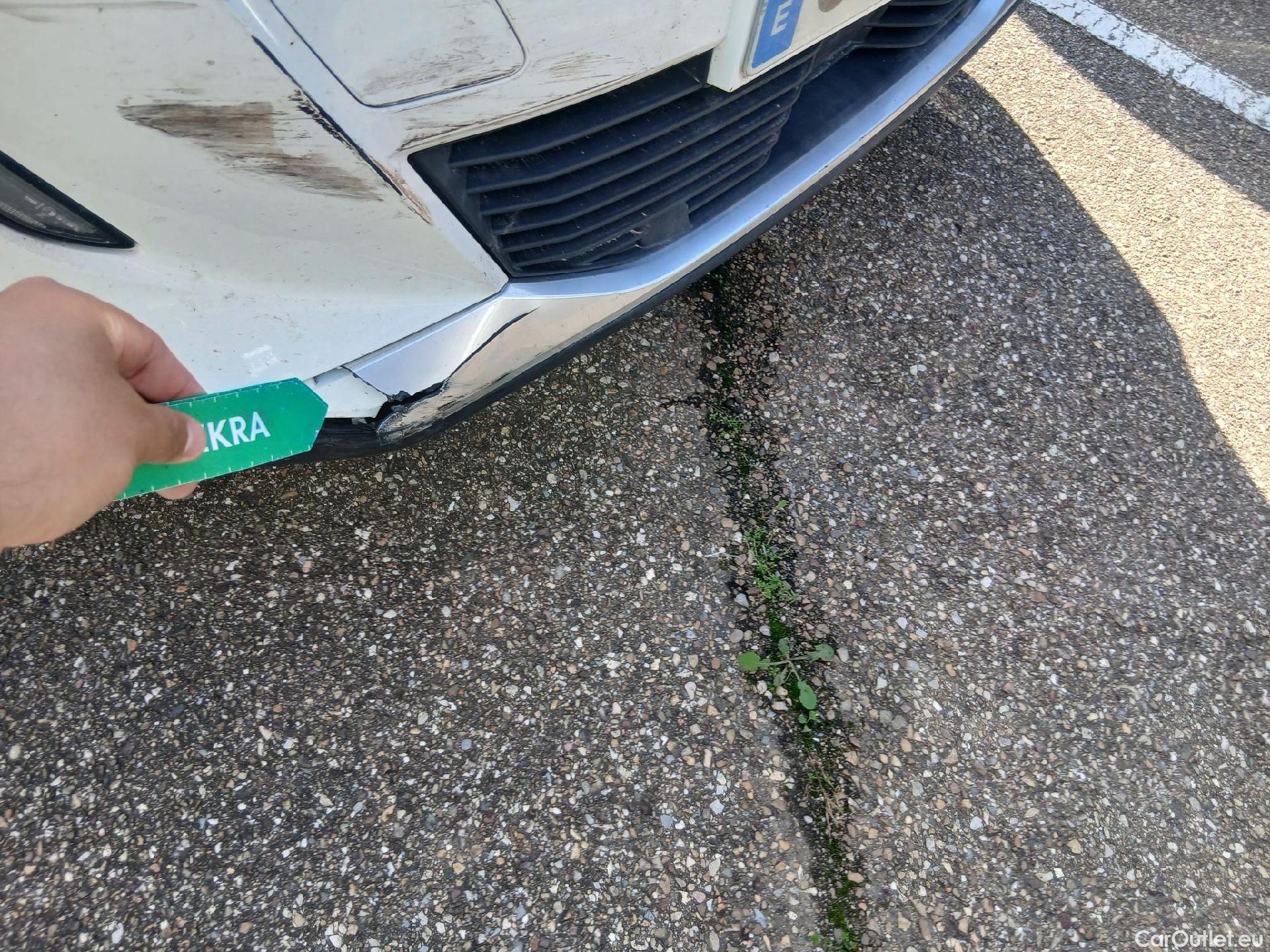  Peugeot  2008 PEUGEOT  / 2019 / 5P / todoterreno Allure BlueHDI 81kW (110CV) #18