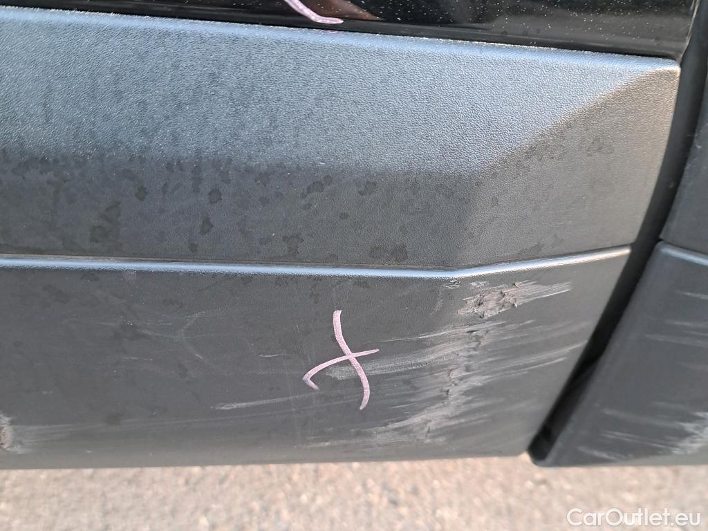  Peugeot  2008 PEUGEOT  / 2019 / 5P / todoterreno Active BlueHDI 81kW (110CV) #20