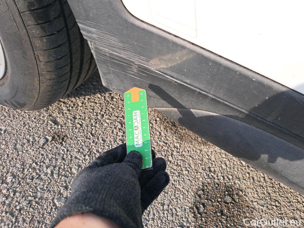  Hyundai  Tucson HYUNDAI  / 2018 / 5P / todoterreno 1.6 CRDI 85kW (116CV) 48V SLE 4X2(SP)(SL) #38