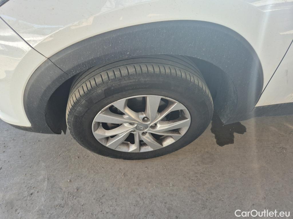  Hyundai  Tucson HYUNDAI  / 2018 / 5P / todoterreno 1.6 CRDI 85kW (116CV) 48V SLE 4X2(SP)(SL) #3