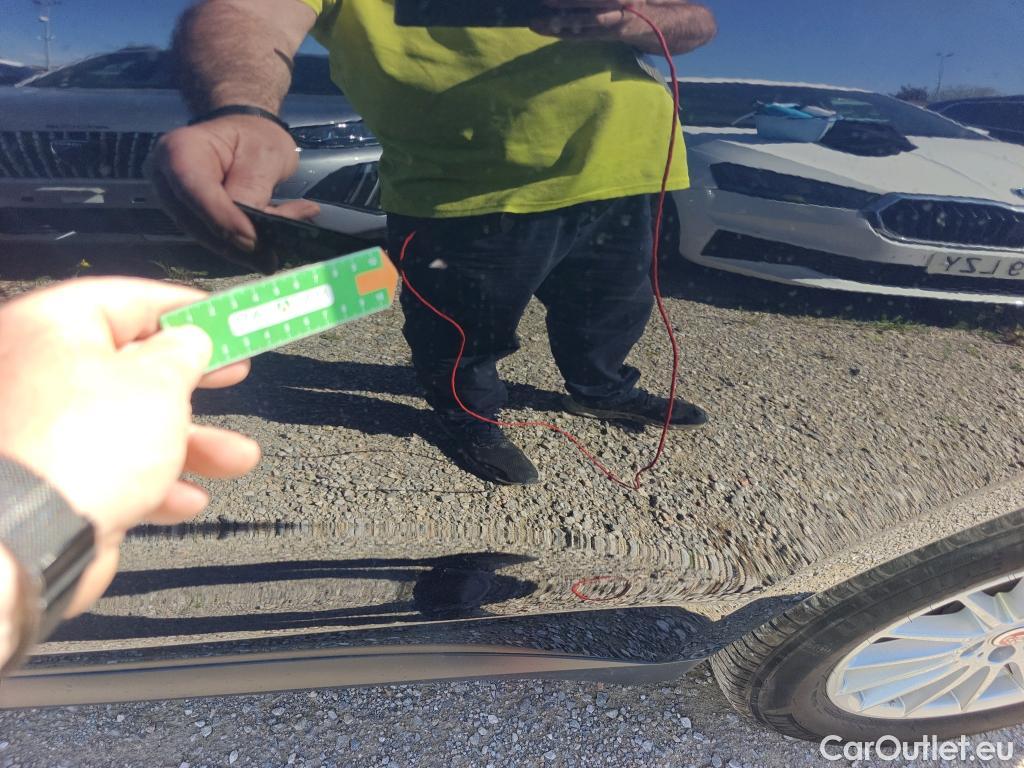  Jaguar  F-PACE JAGUAR  / 2015 / 5P / todoterreno 2.0L i4D 120kW Prestige #32