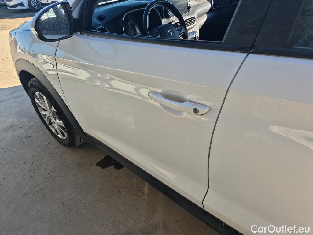  Hyundai  Tucson HYUNDAI  / 2018 / 5P / todoterreno 1.6 CRDI 85kW (116CV) 48V SLE 4X2(SP)(SL) #11