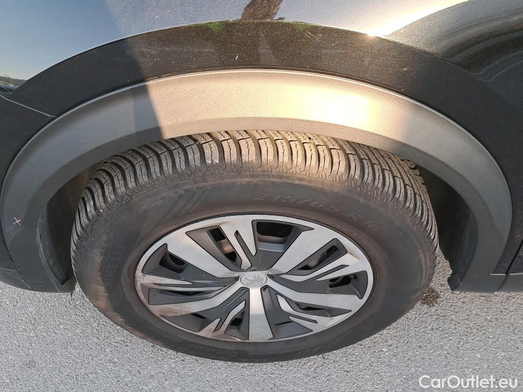  Peugeot  2008 PEUGEOT  / 2019 / 5P / todoterreno Active BlueHDI 81kW (110CV) #25