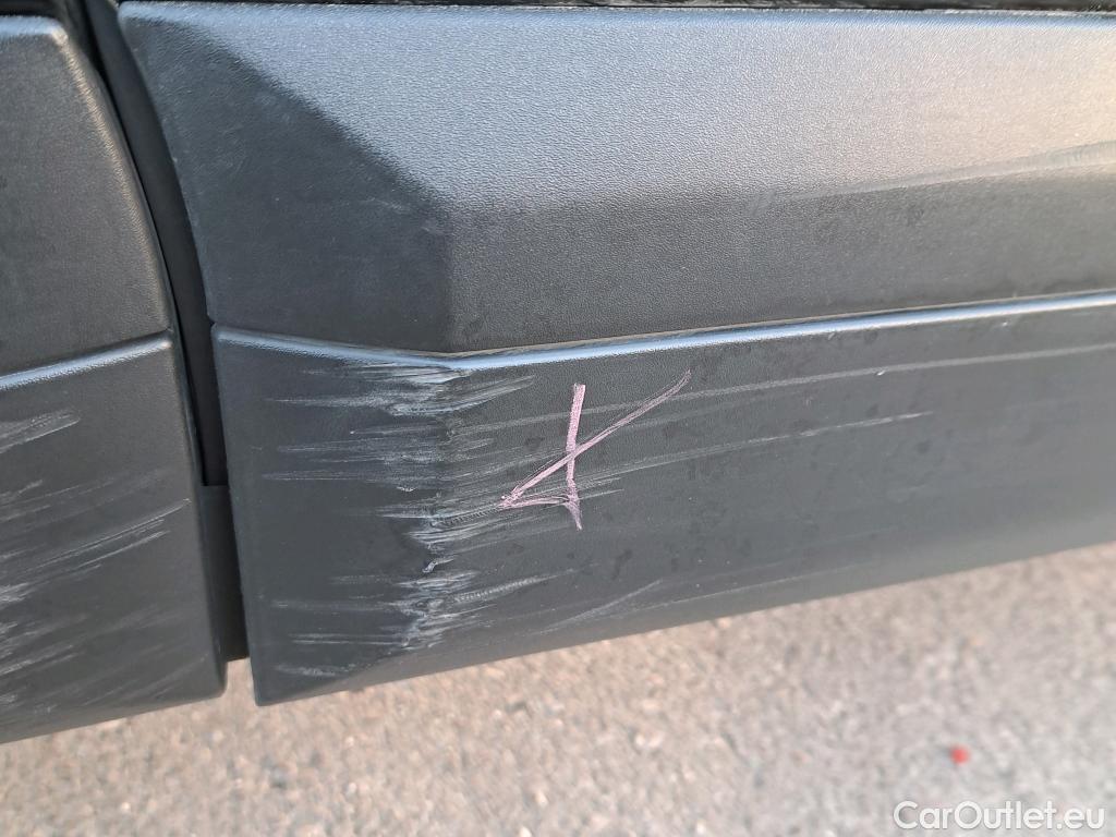  Peugeot  2008 PEUGEOT  / 2019 / 5P / todoterreno Active BlueHDI 81kW (110CV) #22