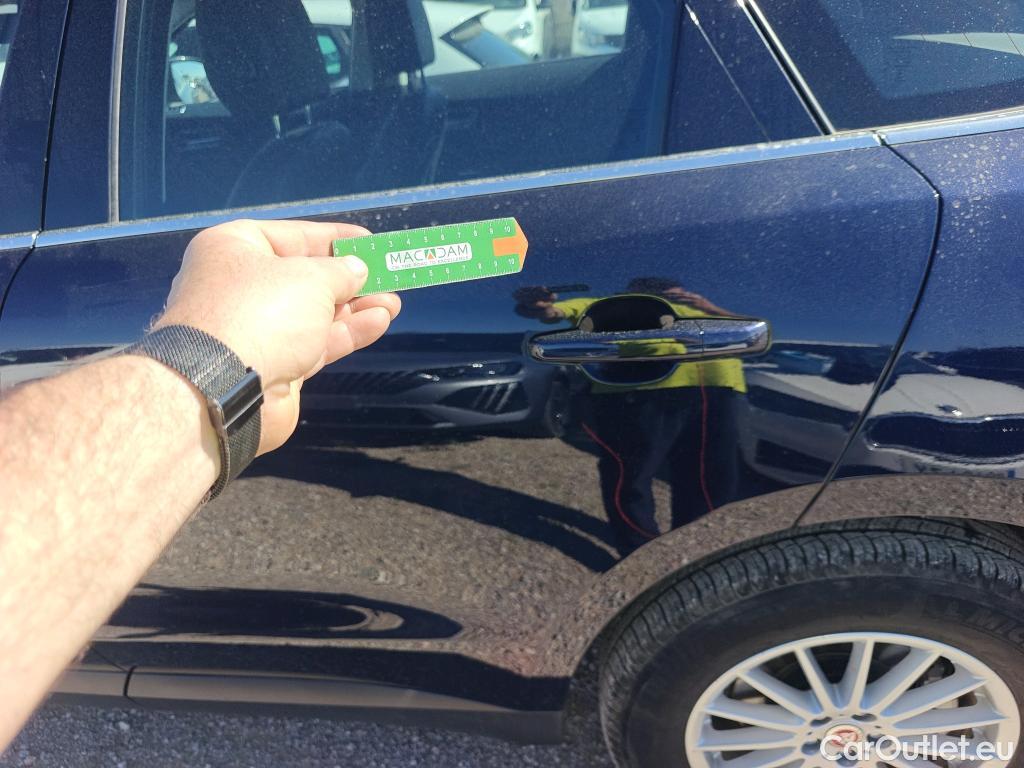  Jaguar  F-PACE JAGUAR  / 2015 / 5P / todoterreno 2.0L i4D 120kW Prestige #30