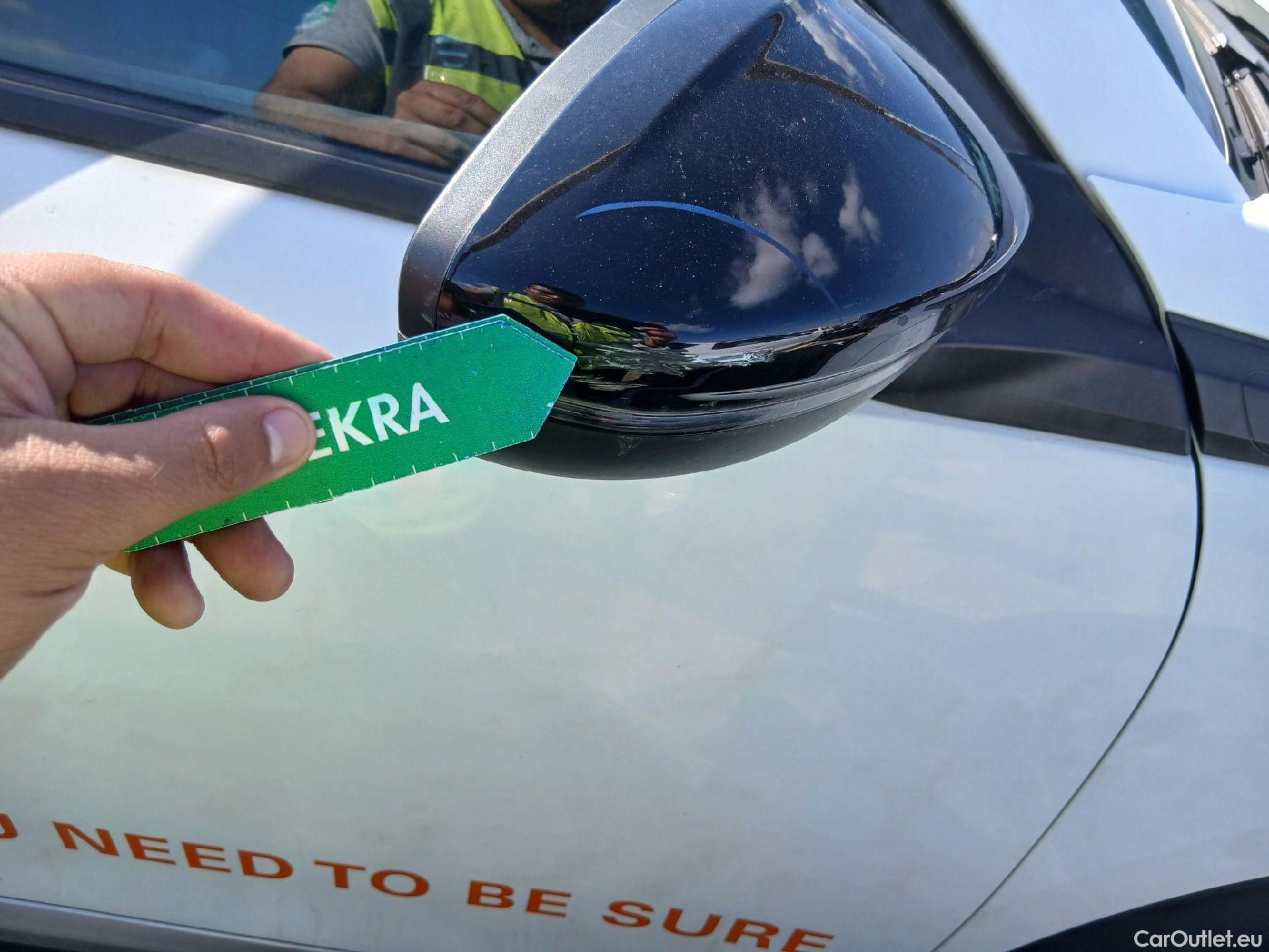  Peugeot  2008 PEUGEOT  / 2019 / 5P / todoterreno Allure BlueHDI 81kW (110CV) #40