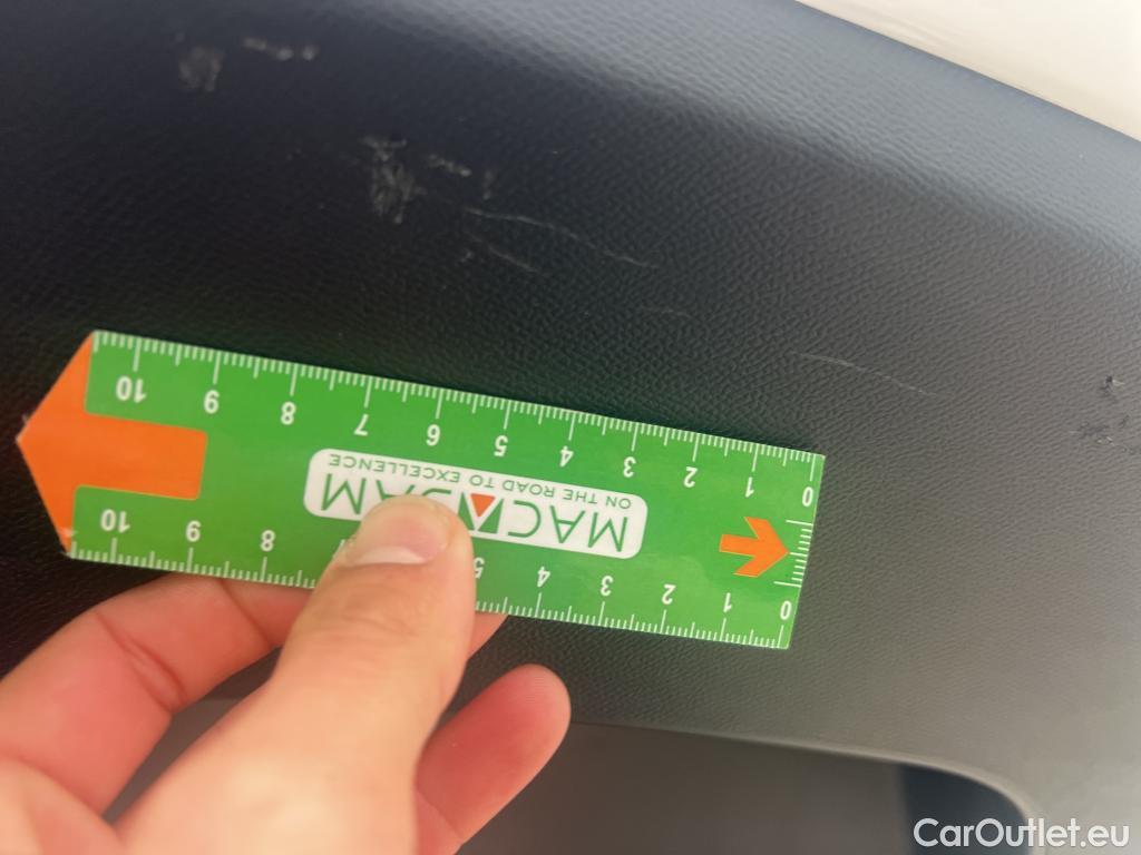  Peugeot  2008 PEUGEOT  / 2019 / 5P / todoterreno Allure BlueHDI 81kW (110CV) #13