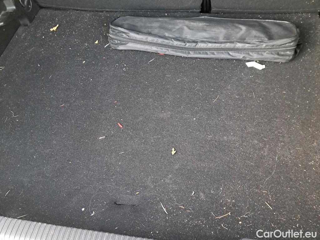  Peugeot  2008 PEUGEOT  / 2019 / 5P / todoterreno Active BlueHDI 81kW (110CV) #39