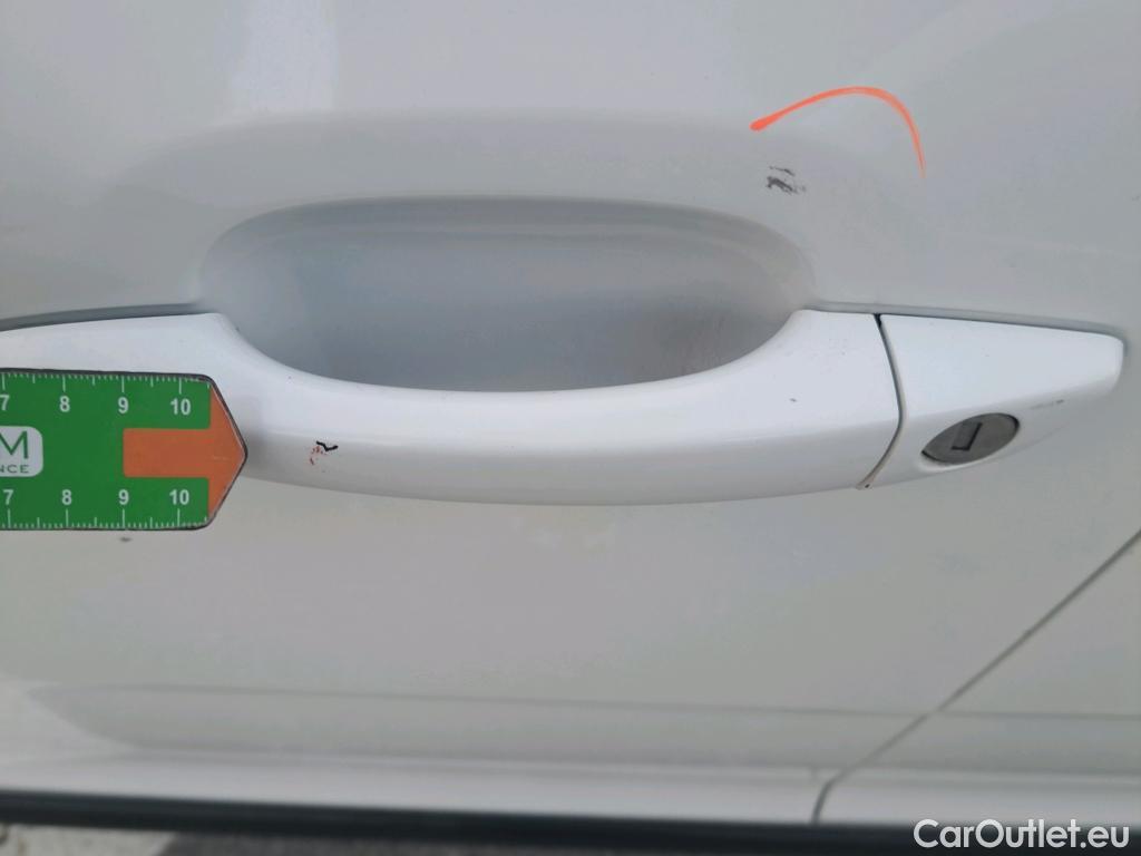  Citroen  C3 CITROEN  / 2016 / 5P / berlina con portón BlueHDi 73KW (100CV) S&S FEEL #24