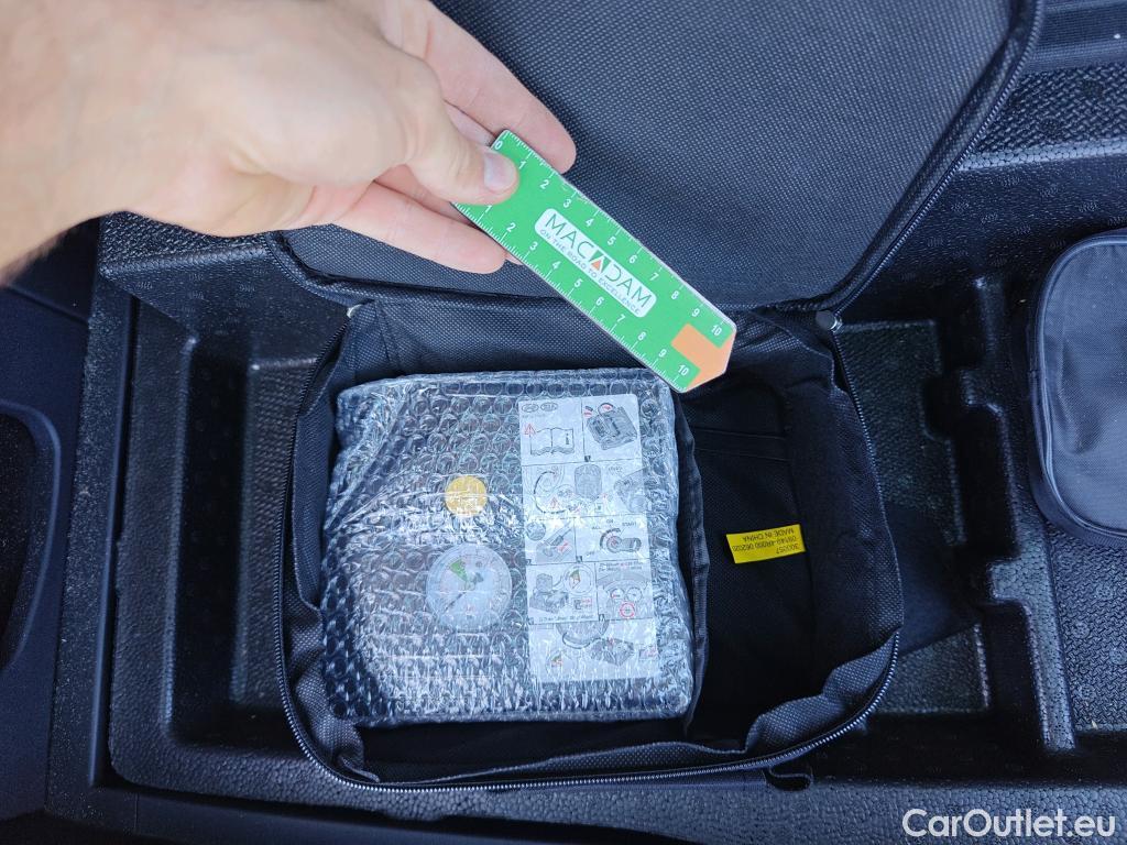  KIA  Sportage KIA  1.6MHEV Drive 100kW(136CV) 4x2(Crist Tintados) #20