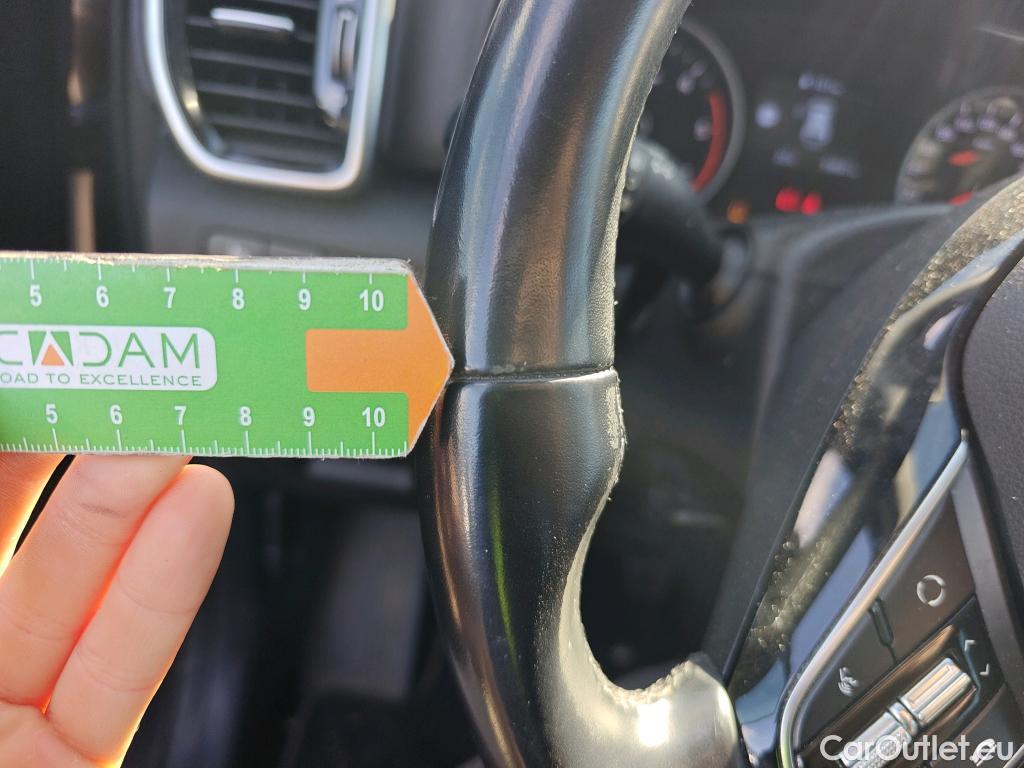  KIA  Sportage KIA  1.6MHEV Drive 100kW(136CV) 4x2(Crist Tintados) #42