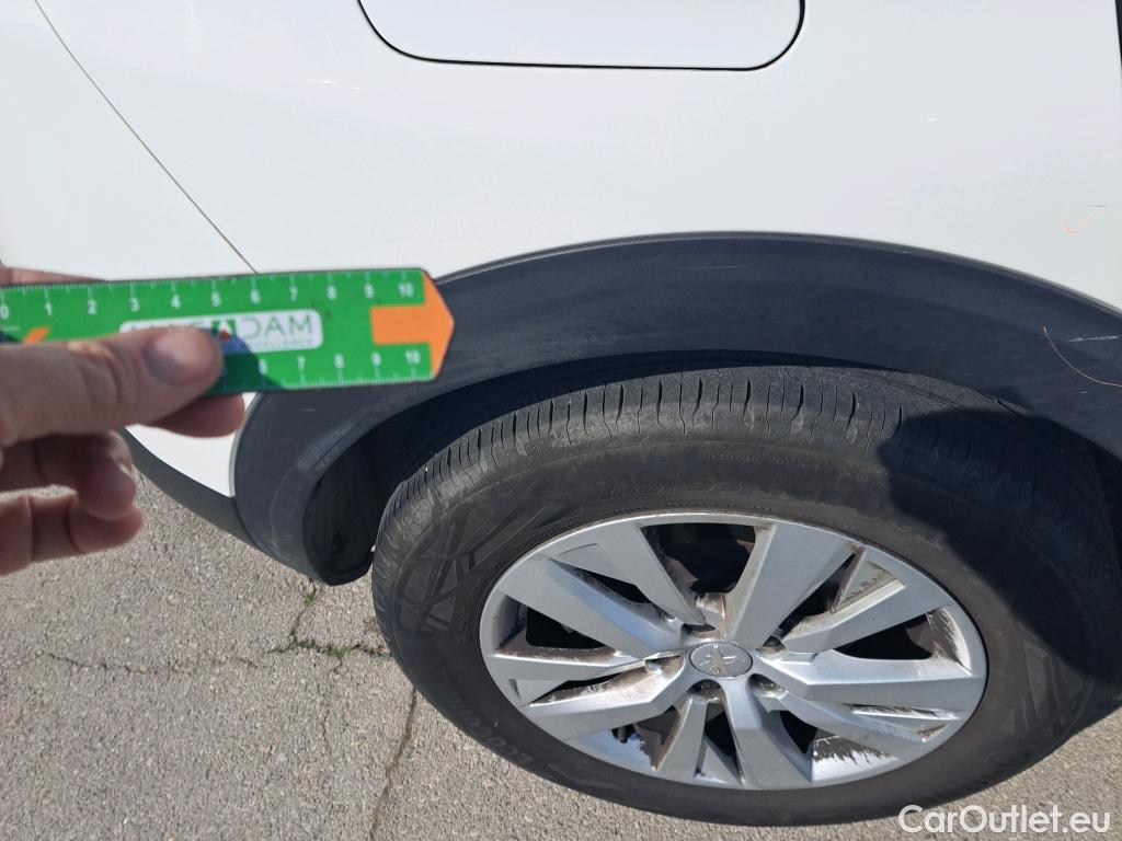  Peugeot  3008 PEUGEOT  / 2016 / 5P / todoterreno 1.5 BlueHDi 96kW (130CV) S&S Active (AC) #25