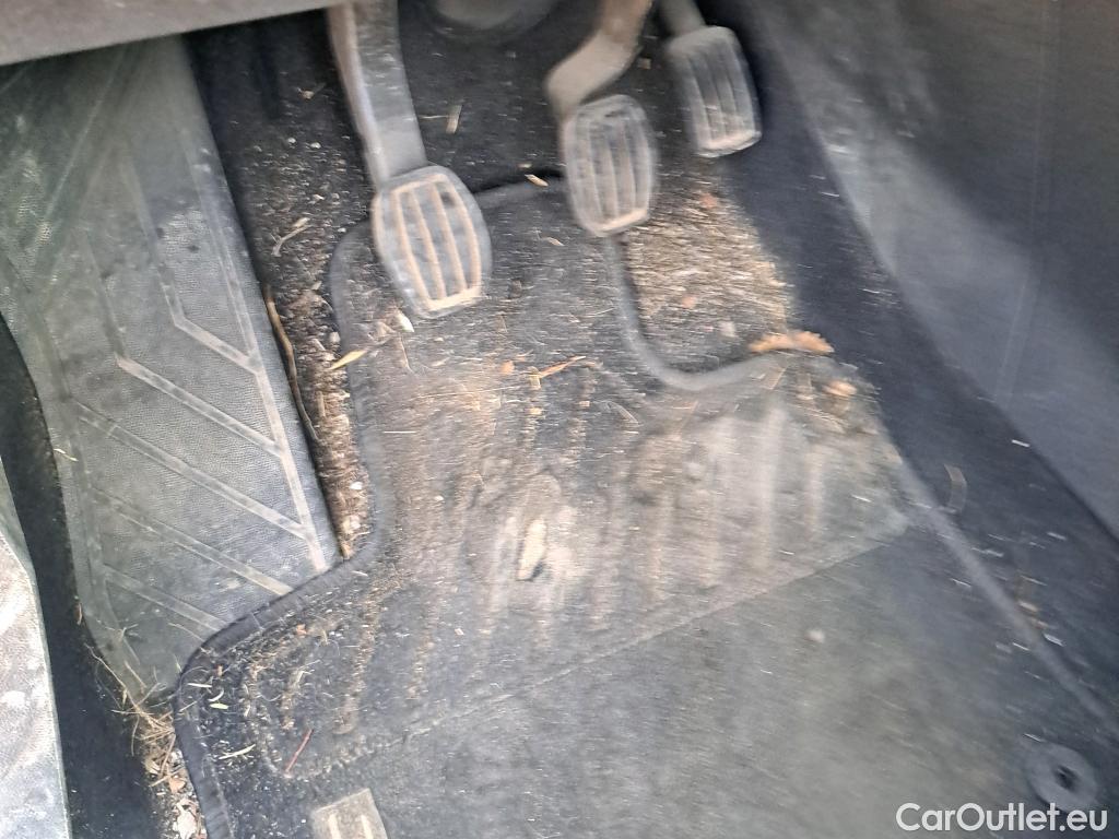  Peugeot  3008 PEUGEOT  / 2016 / 5P / todoterreno 1.5 BlueHDi 96kW (130CV) S&S Active (AC) #34