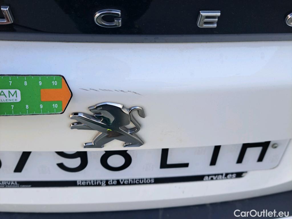  Peugeot  2008 PEUGEOT  / 2019 / 5P / todoterreno Active BlueHDI 81kW (110CV) #28