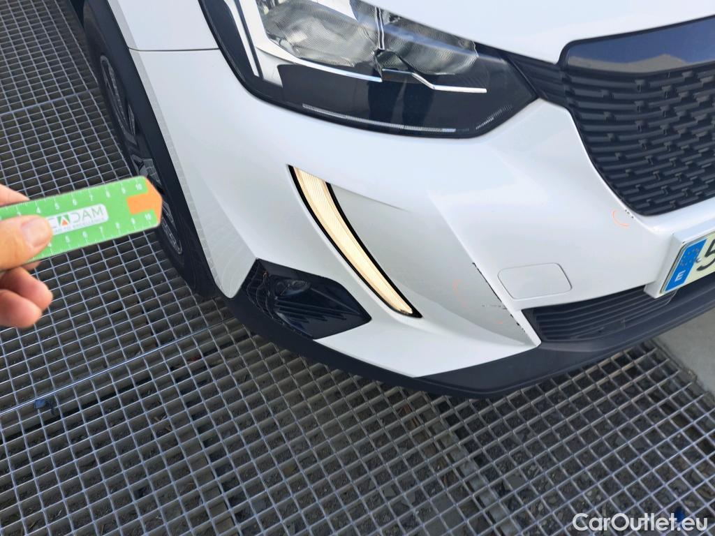  Peugeot  2008 PEUGEOT  / 2019 / 5P / todoterreno Active BlueHDI 81kW (110CV) #25