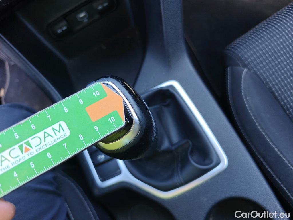  KIA  Sportage KIA  1.6MHEV Drive 100kW(136CV) 4x2(Crist Tintados) #22