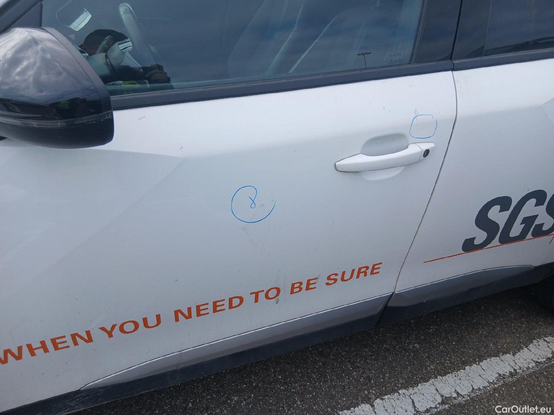  Peugeot  2008 PEUGEOT  / 2019 / 5P / todoterreno Allure BlueHDI 81kW (110CV) #20