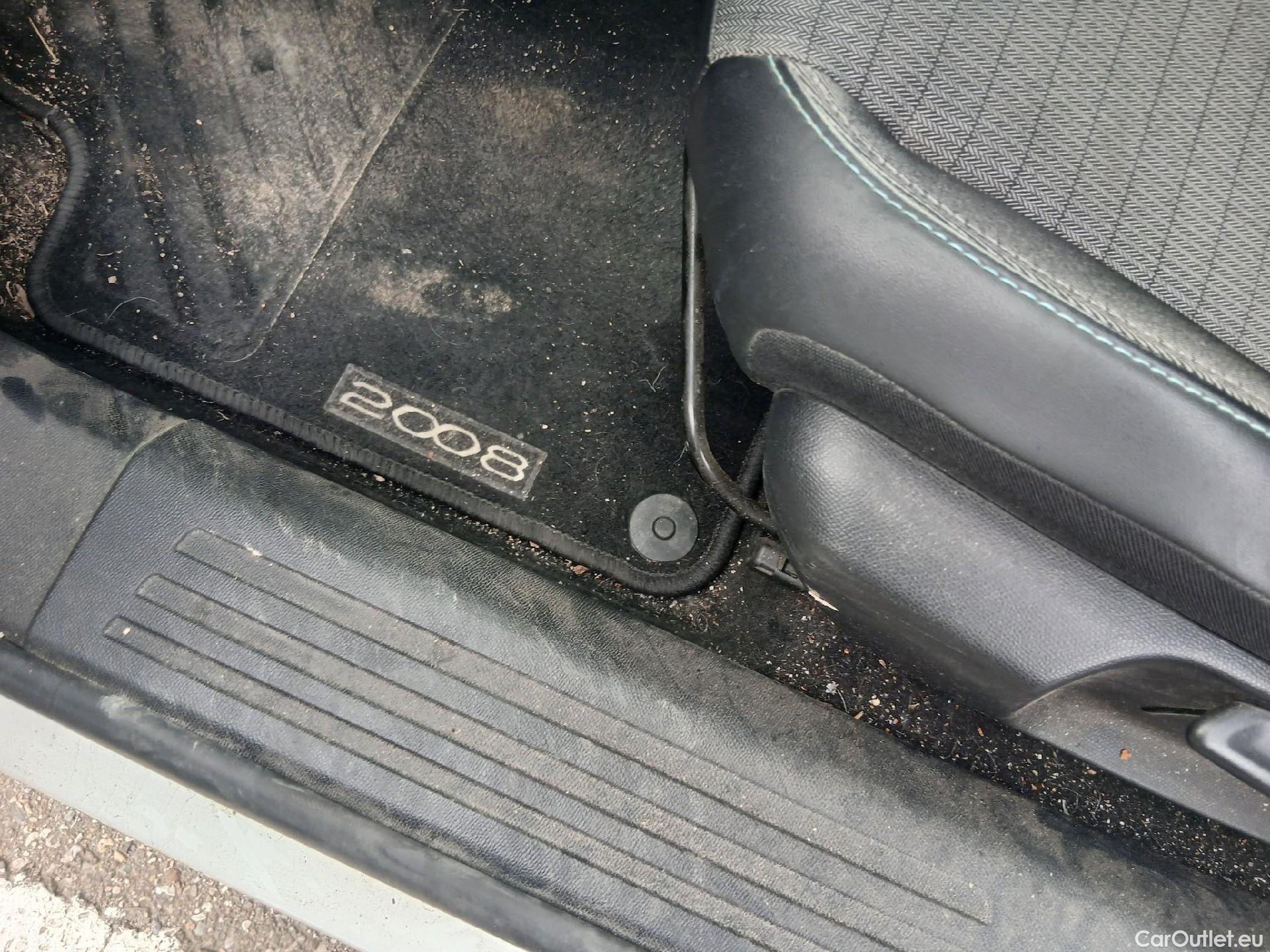  Peugeot  2008 PEUGEOT  / 2019 / 5P / todoterreno Allure BlueHDI 81kW (110CV) #1