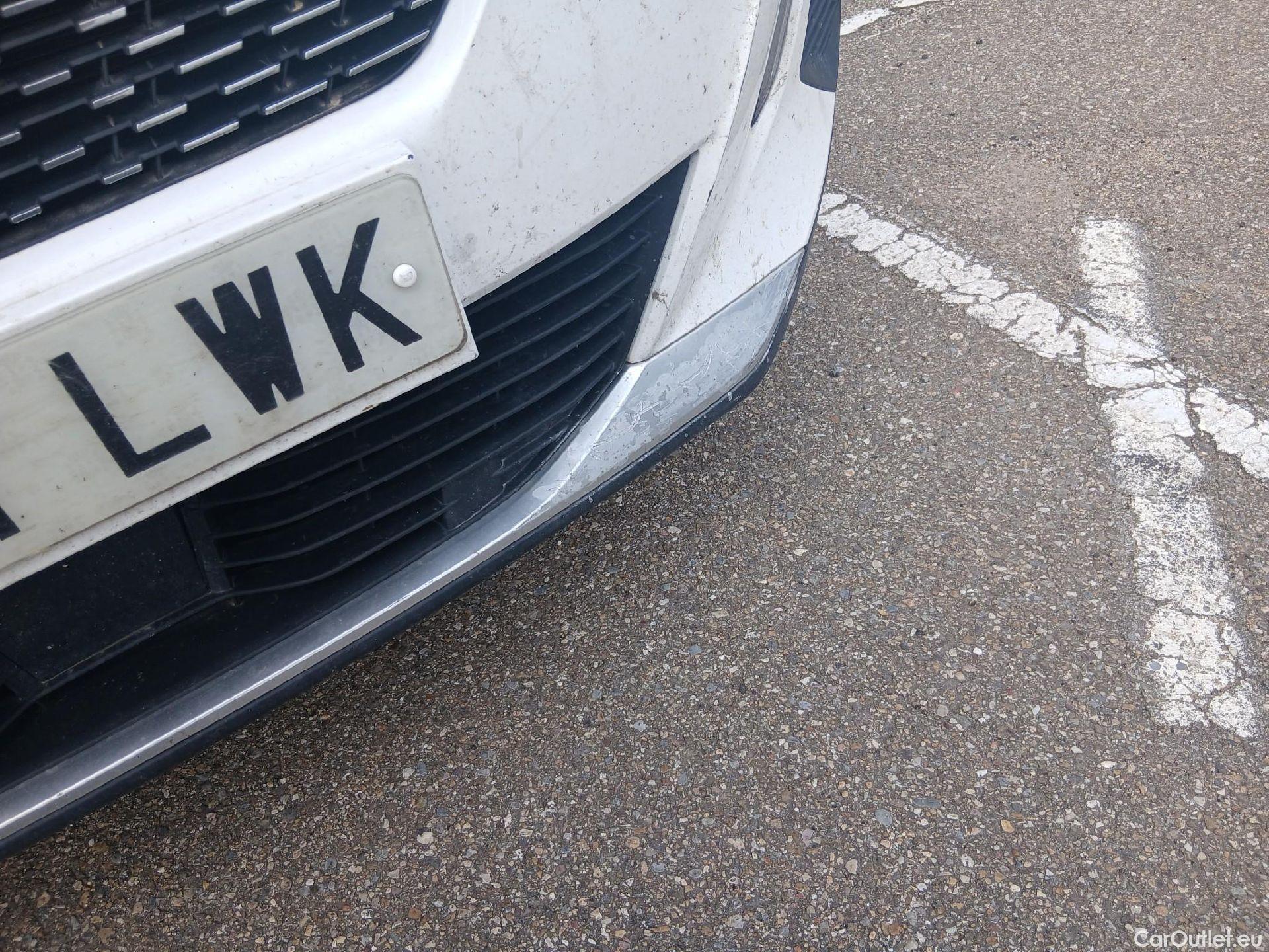  Peugeot  2008 PEUGEOT  / 2019 / 5P / todoterreno Allure BlueHDI 81kW (110CV) #13