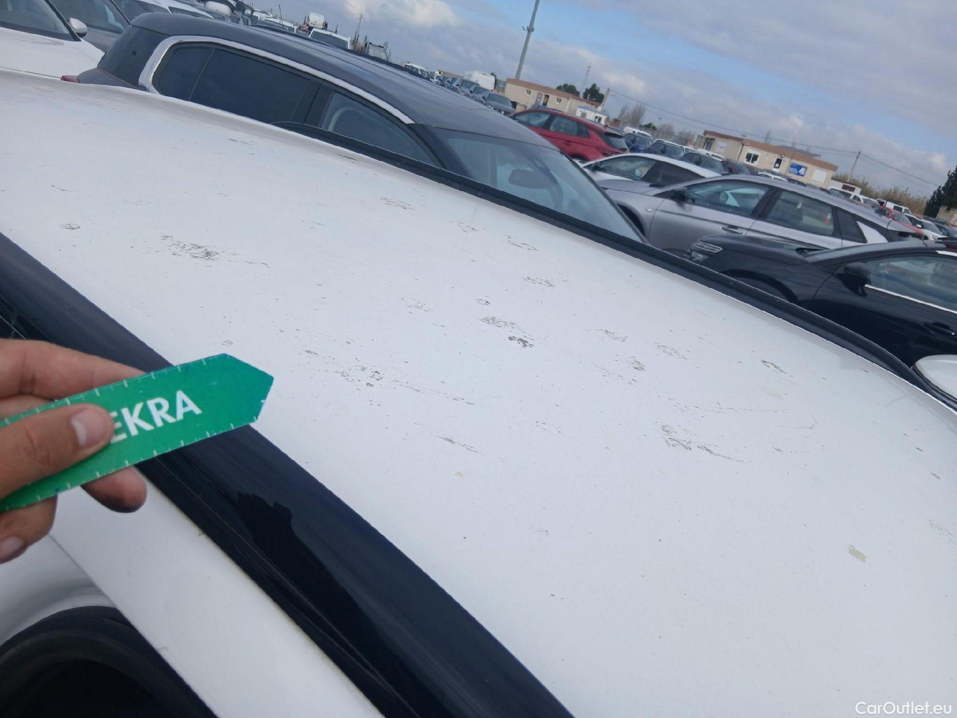  Peugeot  2008 PEUGEOT  / 2019 / 5P / todoterreno Allure BlueHDI 81kW (110CV) #44