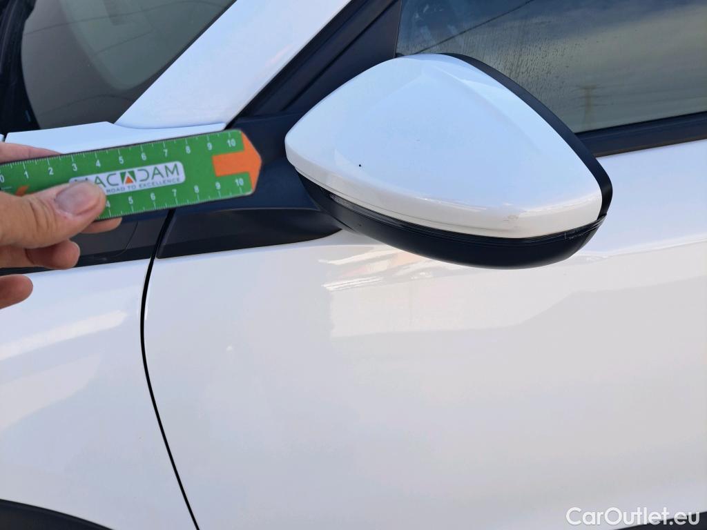  Peugeot  2008 PEUGEOT  / 2019 / 5P / todoterreno Active BlueHDI 81kW (110CV) #29