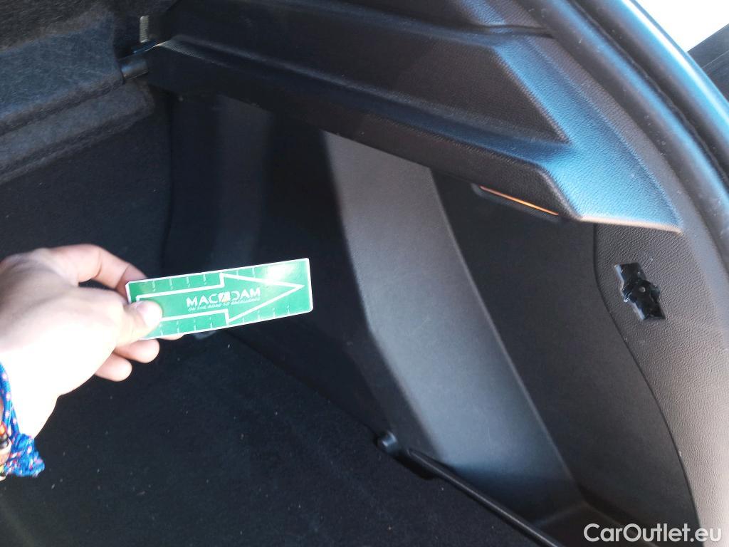  Peugeot  2008 PEUGEOT  / 2019 / 5P / todoterreno Active Pack BlueHDI 81kW (110CV) #8